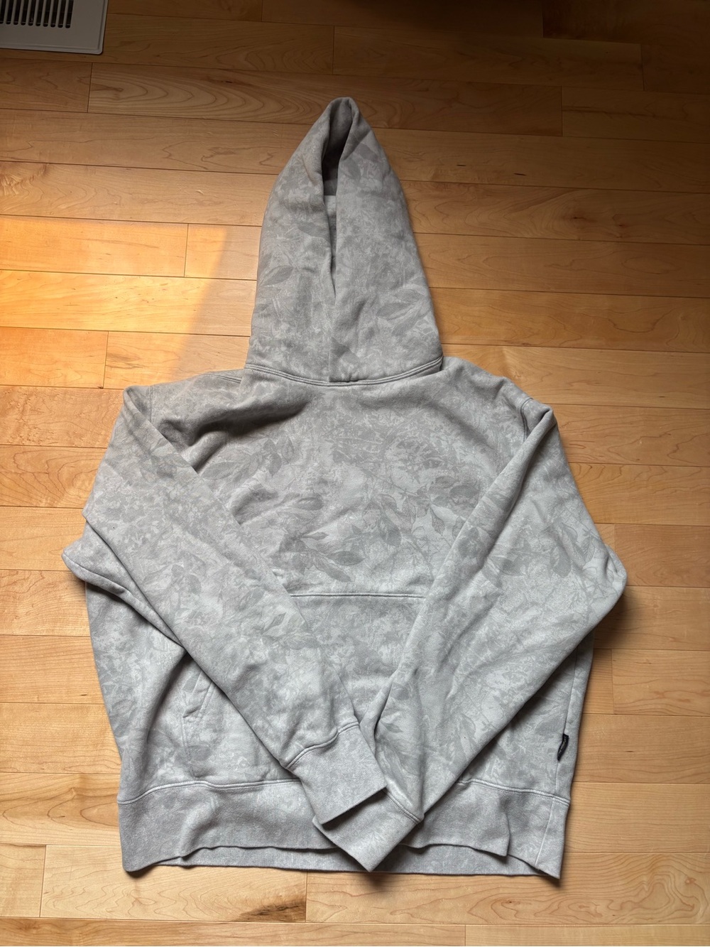 American Eagle Outfitters Light Gray Patterned Pullover Hoodie